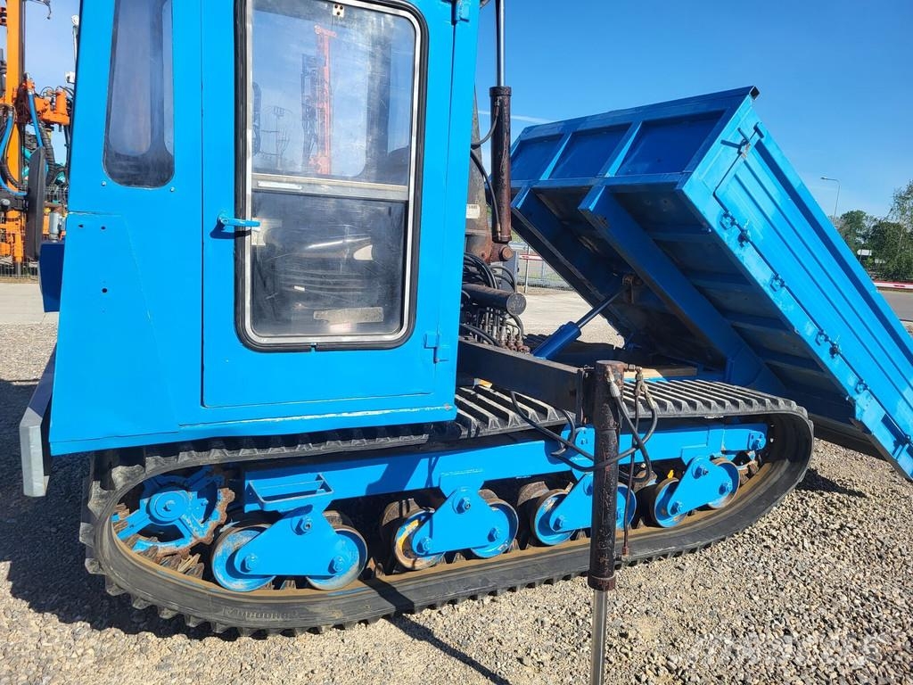 Morooka MST 600 with crane HIAB 031AW Raupendumper