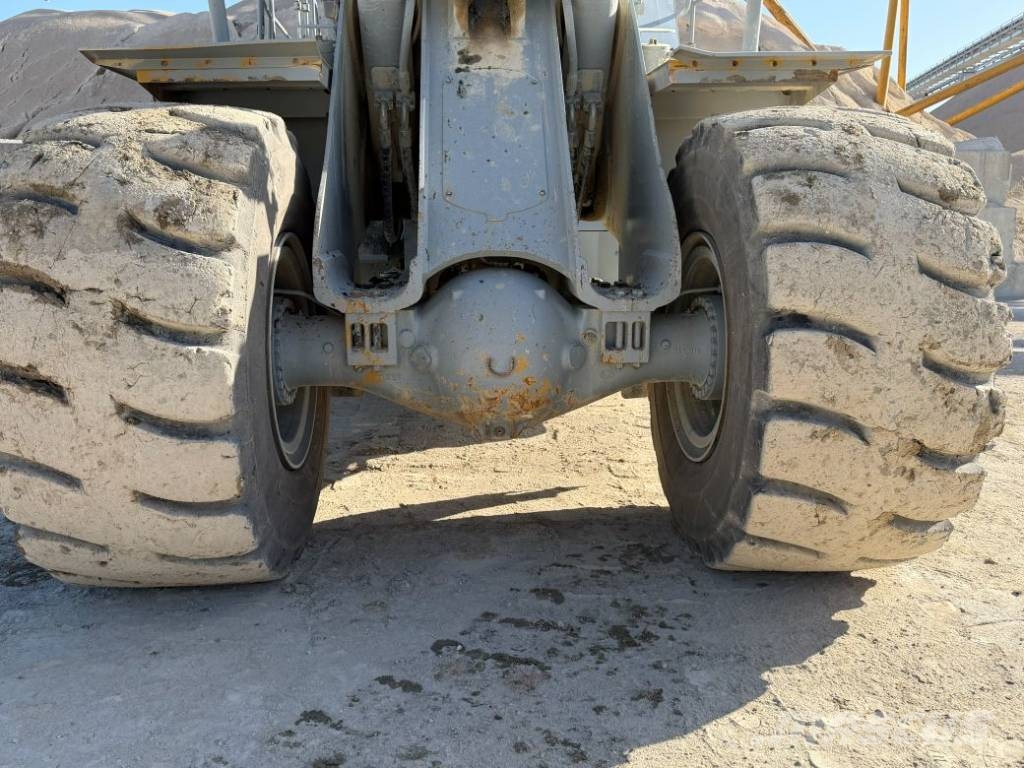 CAT 988 K Kolesni nakladalci