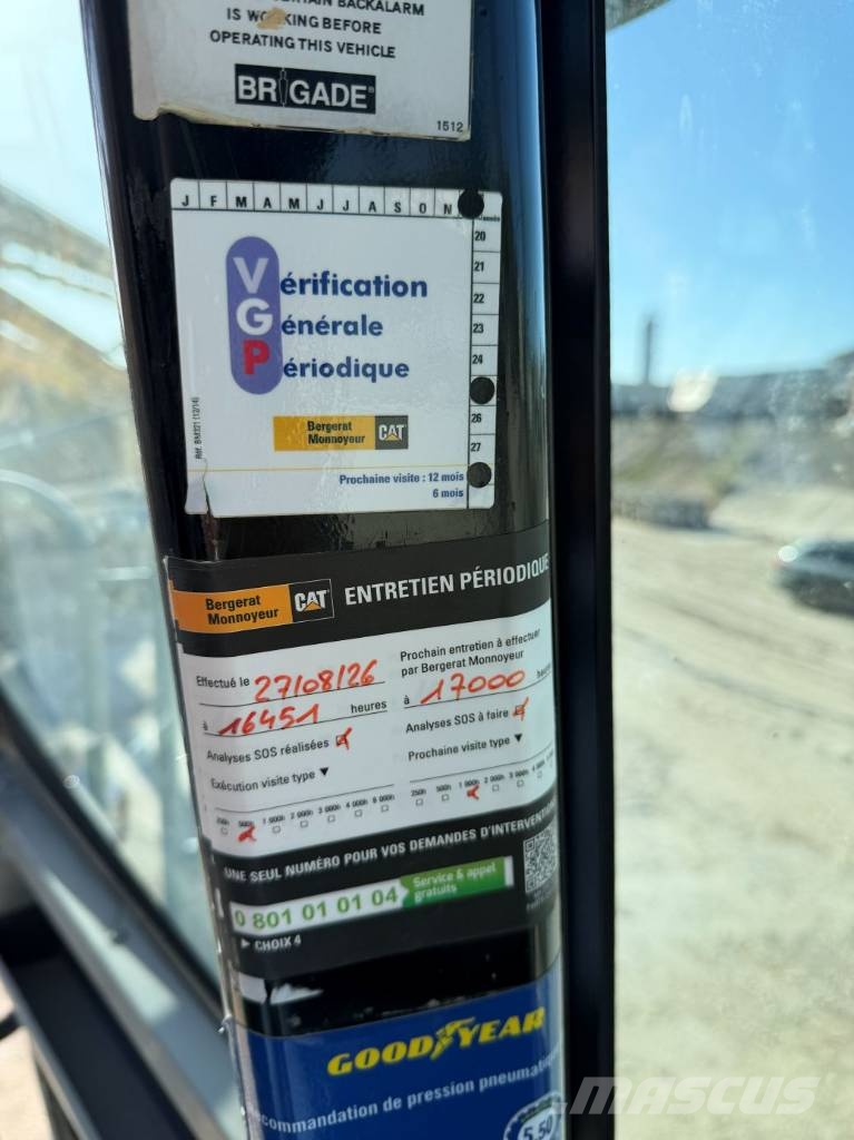 CAT 988 K Kolesni nakladalci