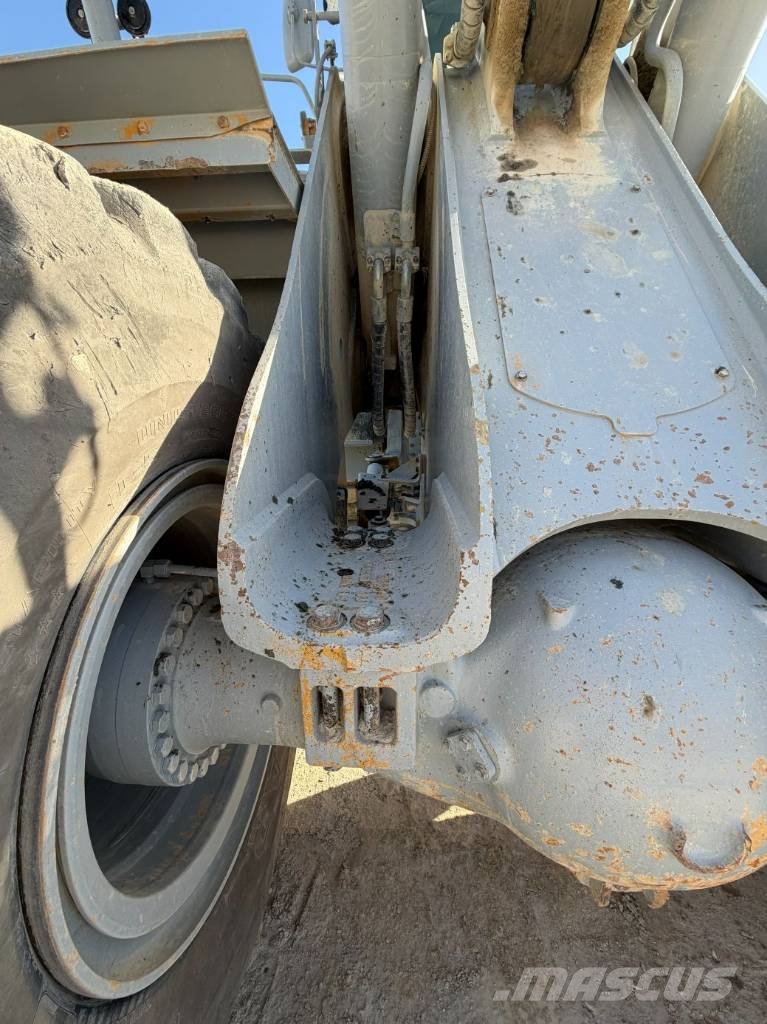 CAT 988 K Kolesni nakladalci