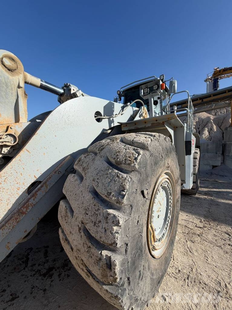 CAT 988 K Kolesni nakladalci