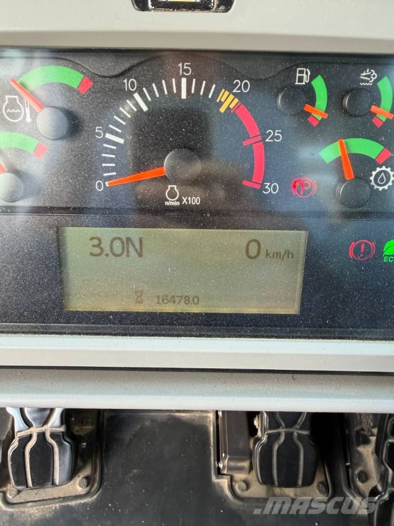 CAT 988 K Kolesni nakladalci