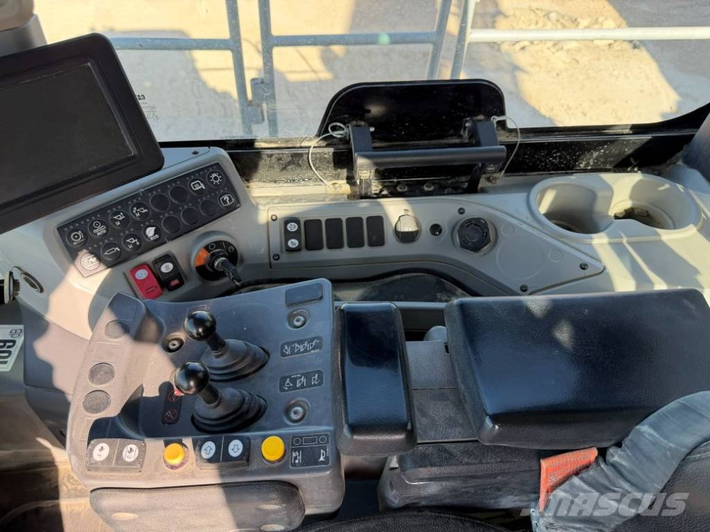 CAT 988 K Kolesni nakladalci
