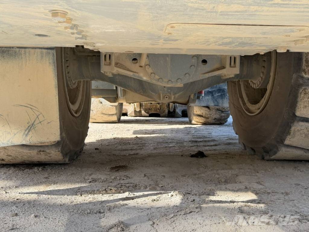 CAT 988 K Kolesni nakladalci