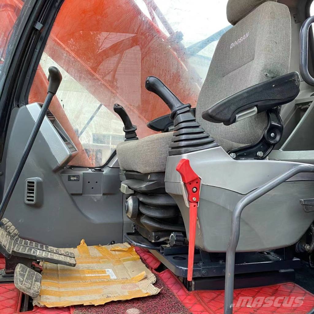 Doosan DX 225 LC Raupenbagger