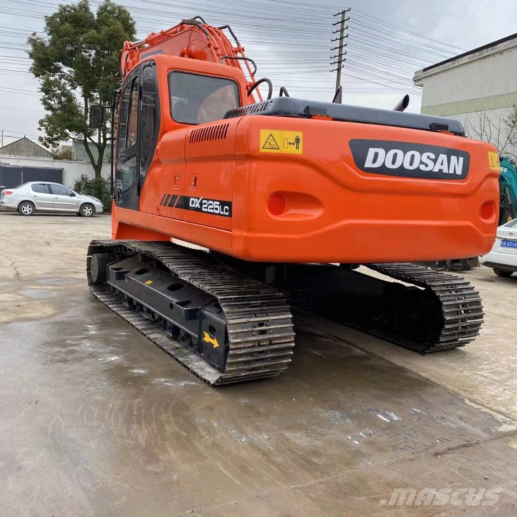 Doosan DX 225 LC Raupenbagger