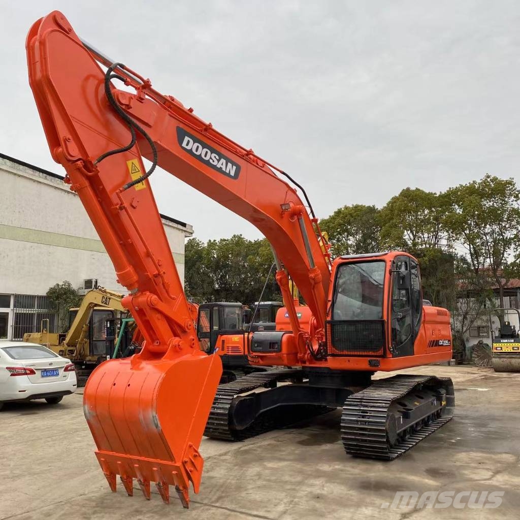 Doosan DX 225 LC Raupenbagger