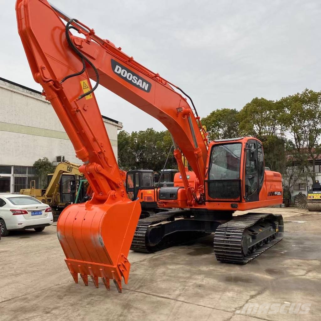 Doosan DX 225 LC Raupenbagger