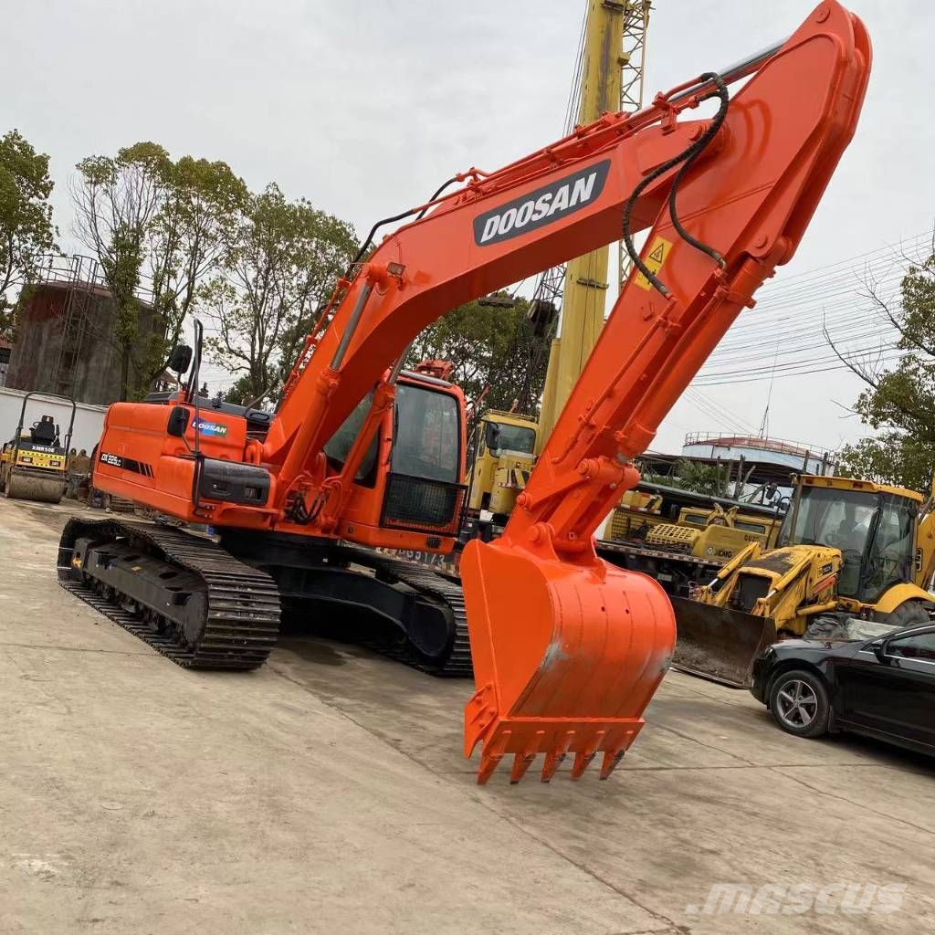 Doosan DX 225 LC Raupenbagger