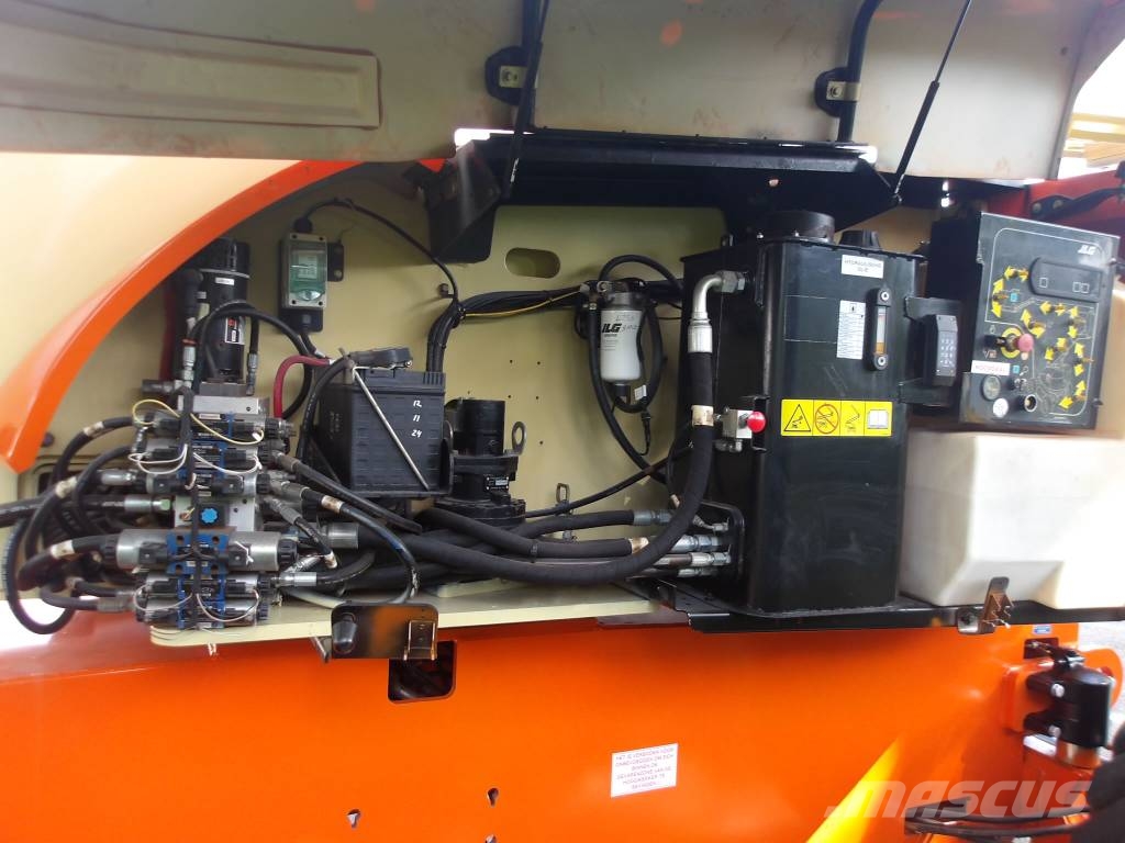JLG 800AJ Piattaforme a braccio articolato