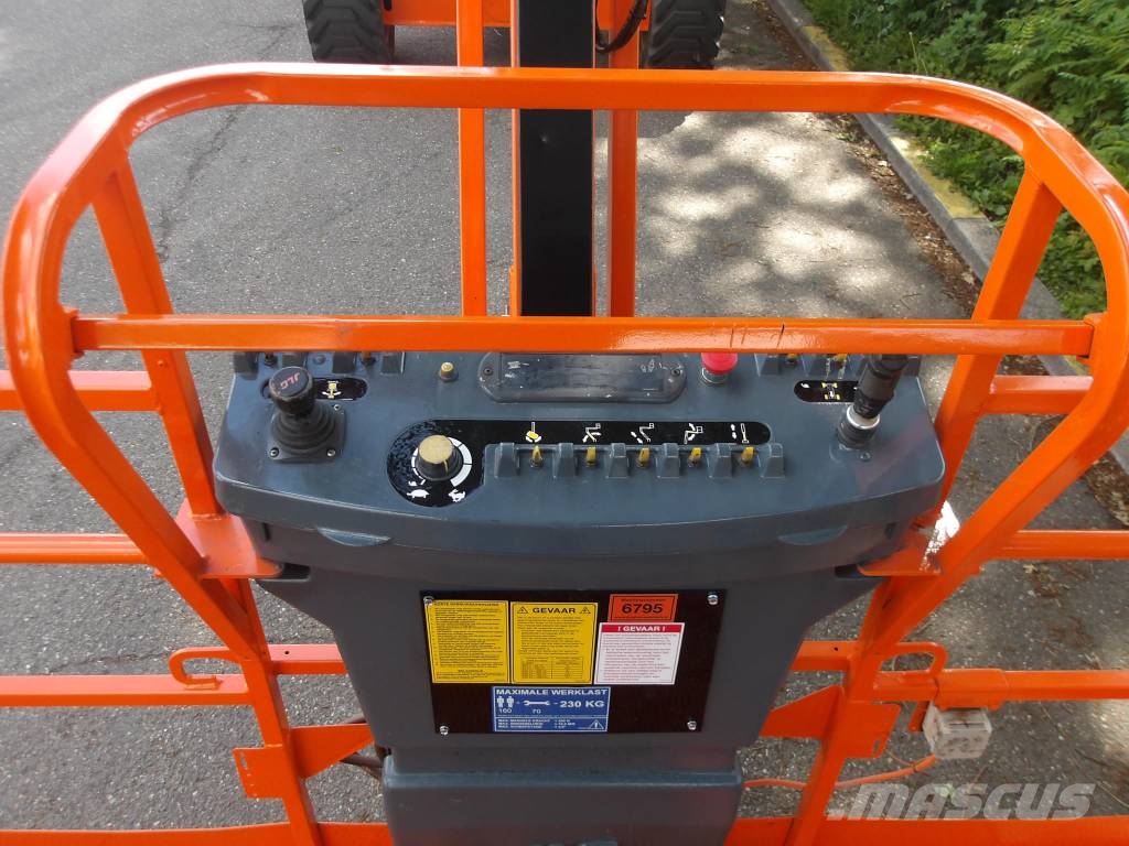JLG 800AJ Piattaforme a braccio articolato