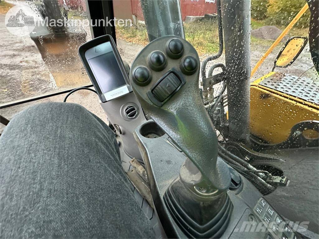 Volvo EC220DL Raupenbagger