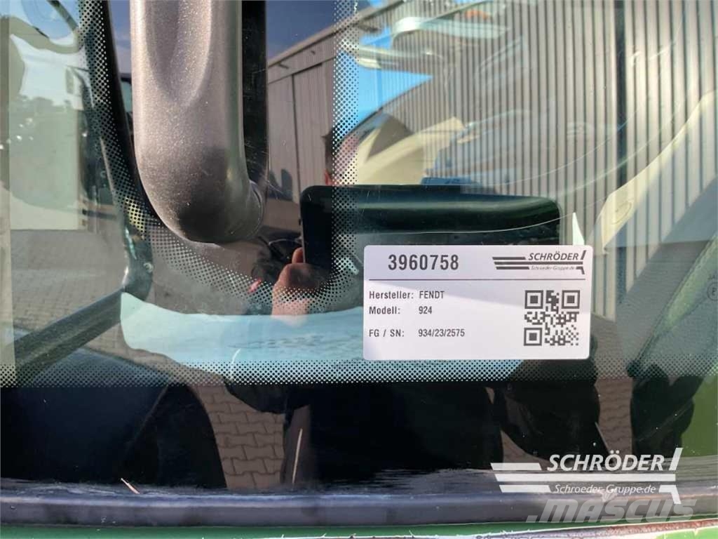 Fendt 924 VARIO Трактори