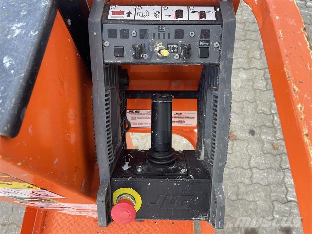 JLG 1230ES Vertikálne stĺpové výťahy