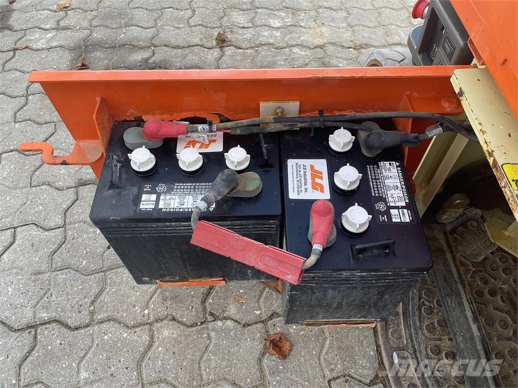 JLG 1230ES Vertikálne stĺpové výťahy