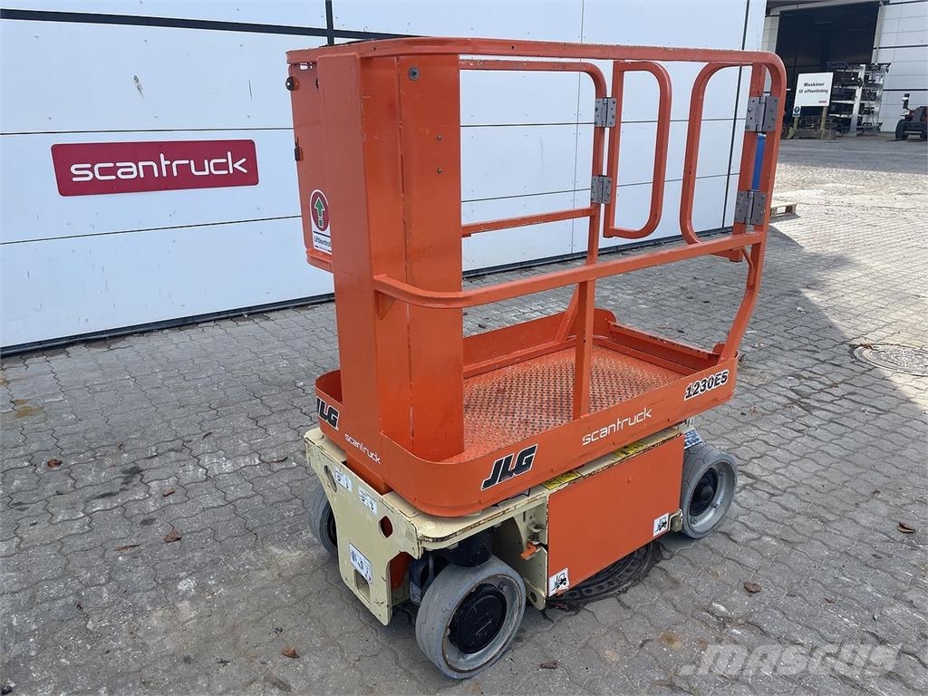 JLG 1230ES Vertikálne stĺpové výťahy