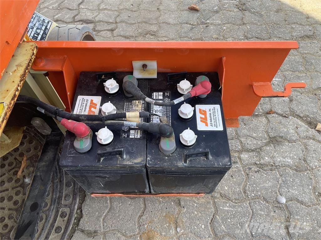 JLG 1230ES Vertikálne stĺpové výťahy