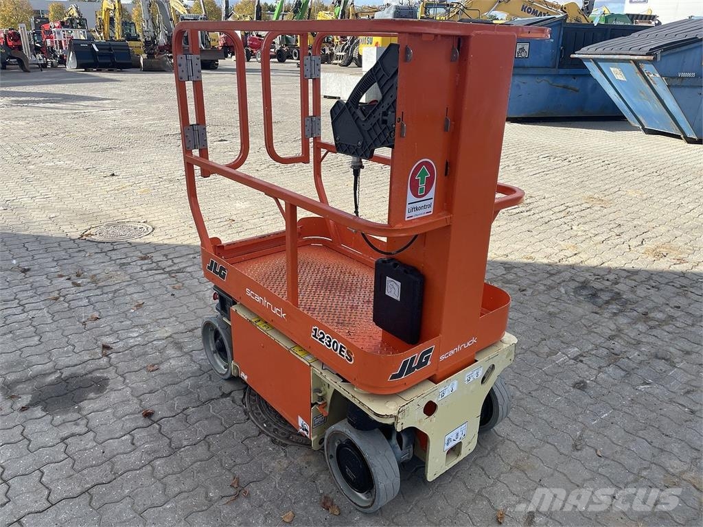 JLG 1230ES Vertikálne stĺpové výťahy