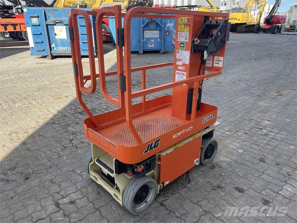 JLG 1230ES Vertikálne stĺpové výťahy