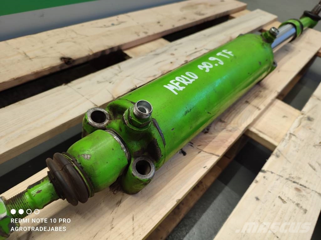 Merlo Merlo 30.9 TF hydraulic cylinder Hydraulics