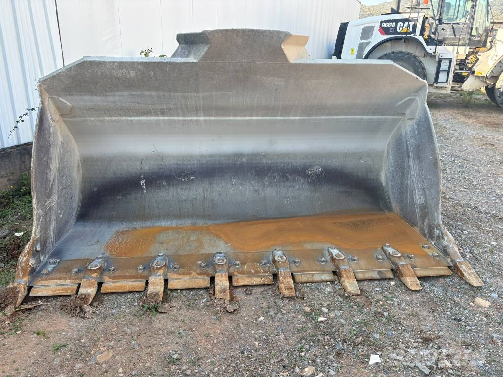 CAT 966 M Kolesni nakladalci
