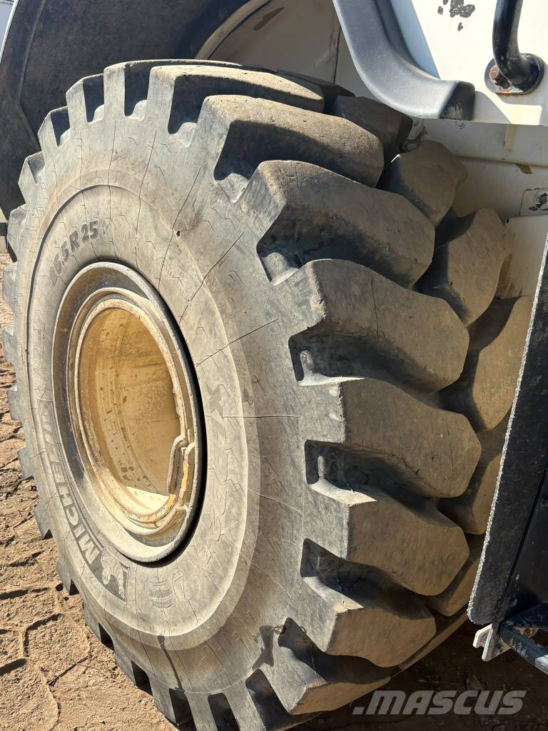 CAT 966 M Kolesni nakladalci