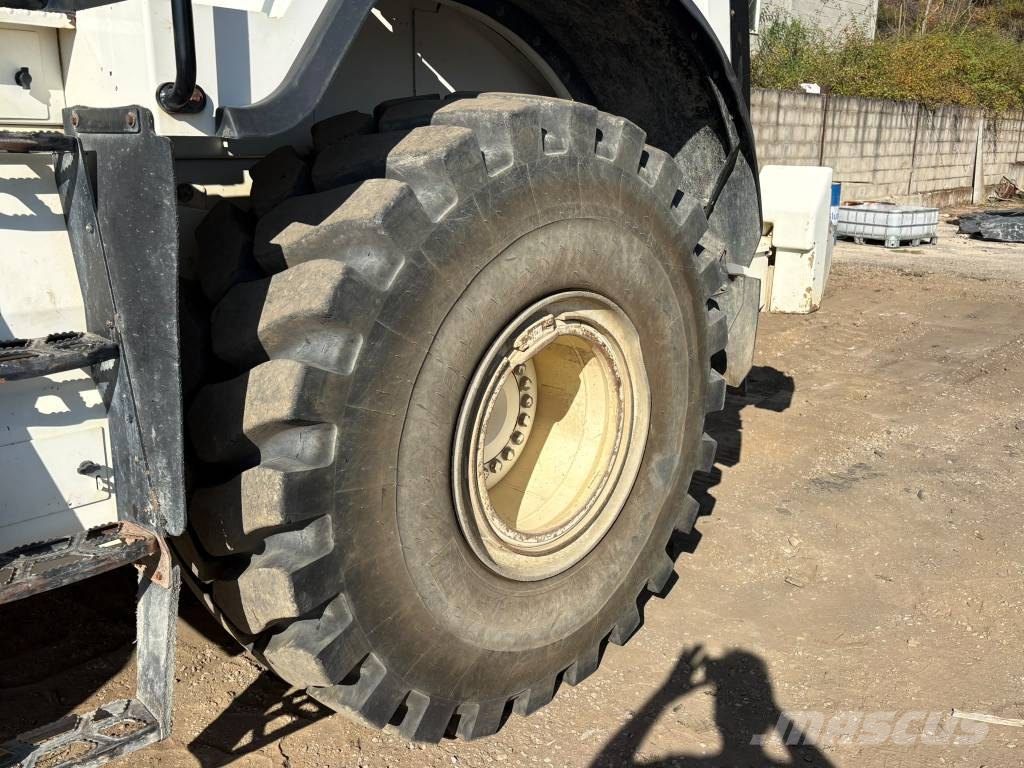 CAT 966 M Kolesni nakladalci
