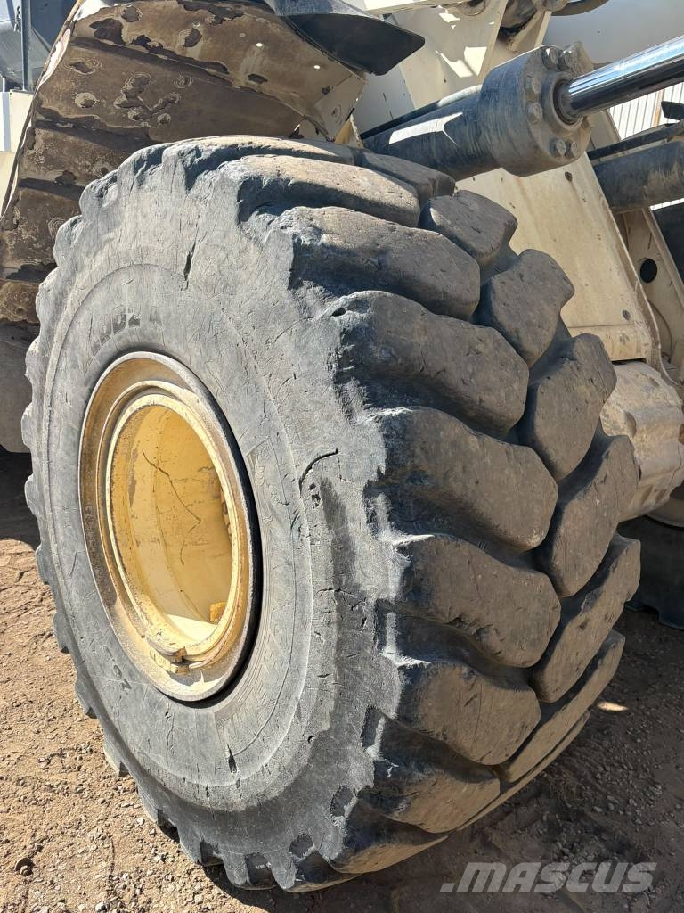 CAT 966 M Kolesni nakladalci