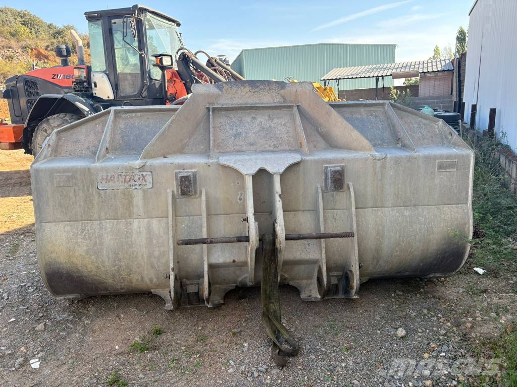CAT 966 M Kolesni nakladalci