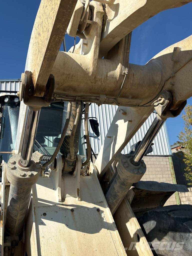 CAT 966 M Kolesni nakladalci