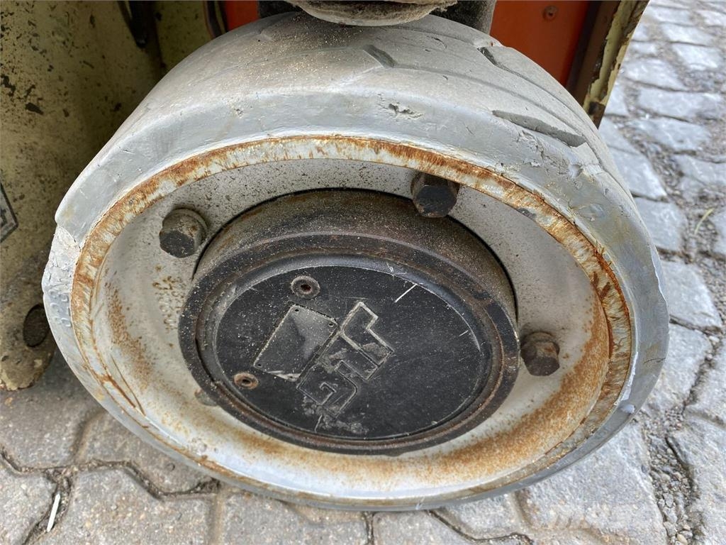 JLG 1230ES Henkilönostimet ja nostolaitteet
