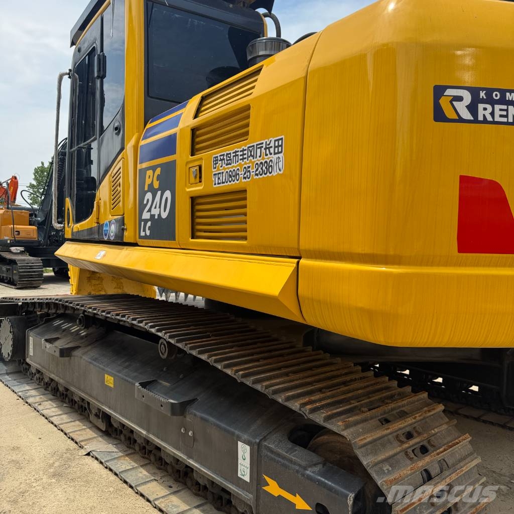 Komatsu PC240-8 Гусеничні екскаватори