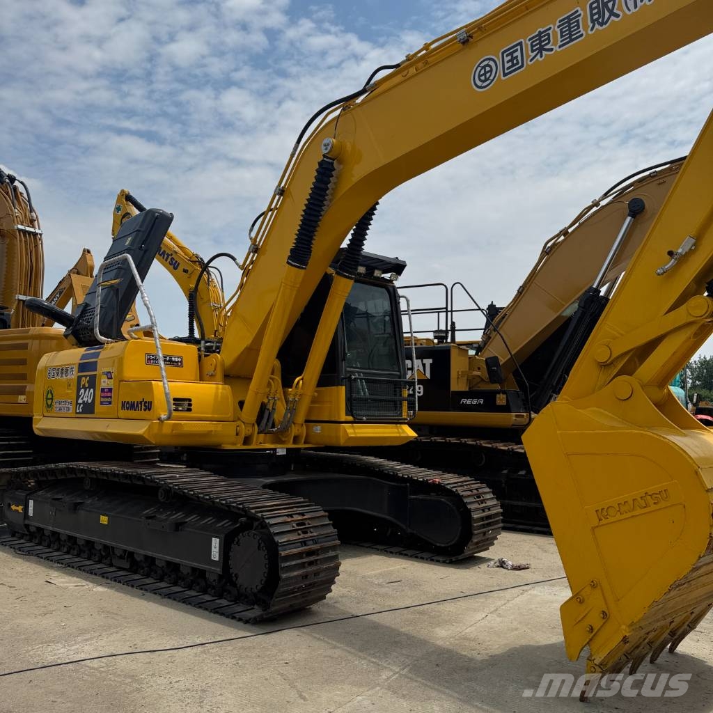 Komatsu PC240-8 Гусеничні екскаватори