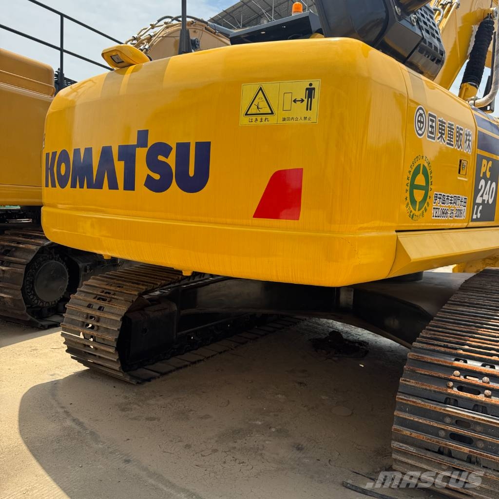 Komatsu PC240-8 Гусеничні екскаватори