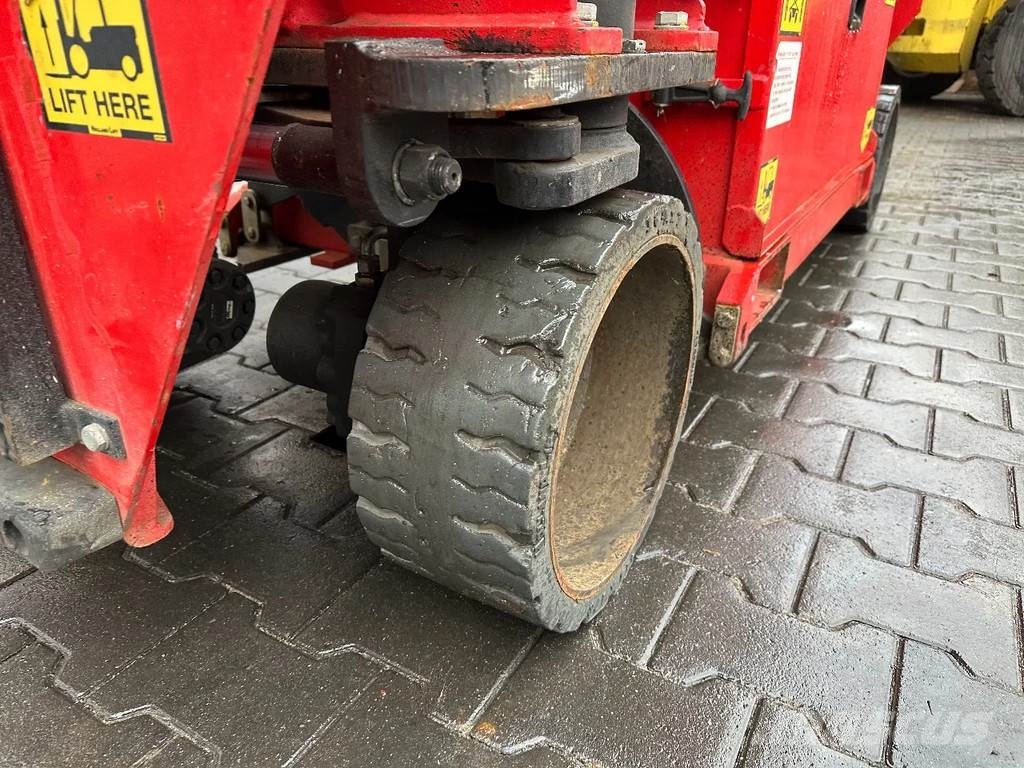Holland Lift Ecostar HL-9710 Nůžková zvedací plošina