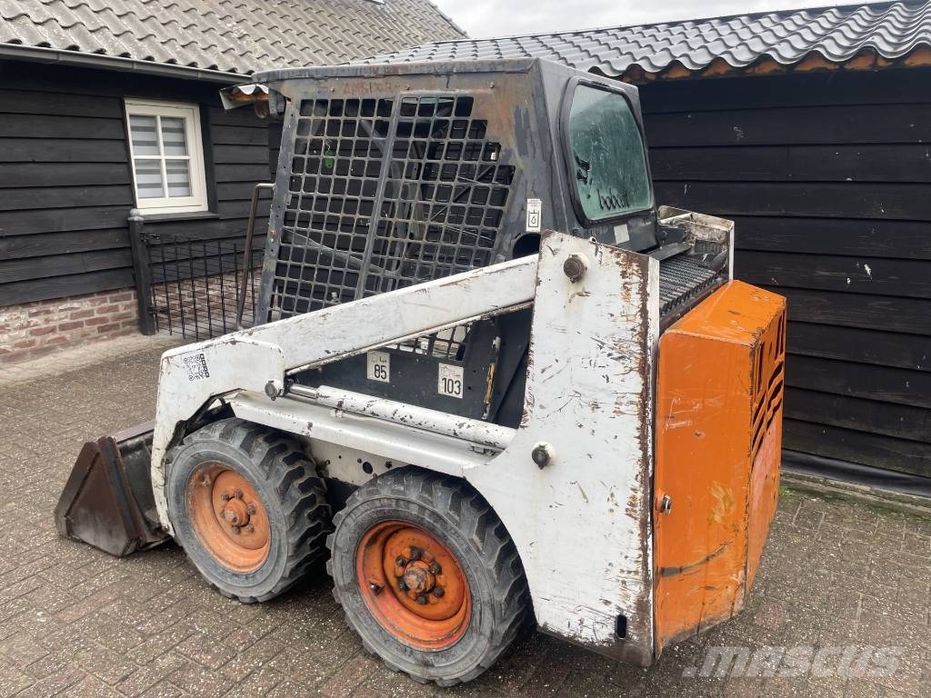 Bobcat 553 schranklader لوادر انزلاقية التوجيه