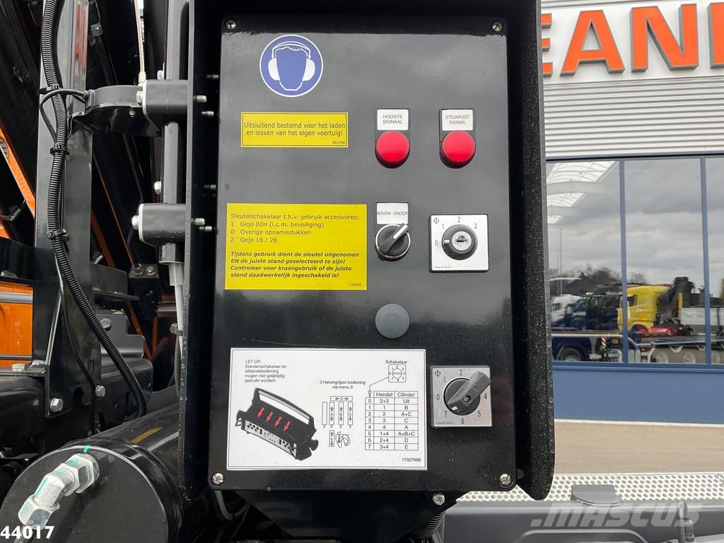 Volvo FM 420 8x2 Hiab 25 Tonmeter laadkraan + Welvaarts 吊鉤式起重車