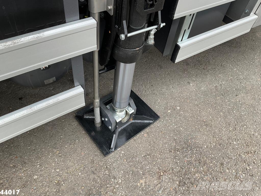 Volvo FM 420 8x2 Hiab 25 Tonmeter laadkraan + Welvaarts 吊鉤式起重車