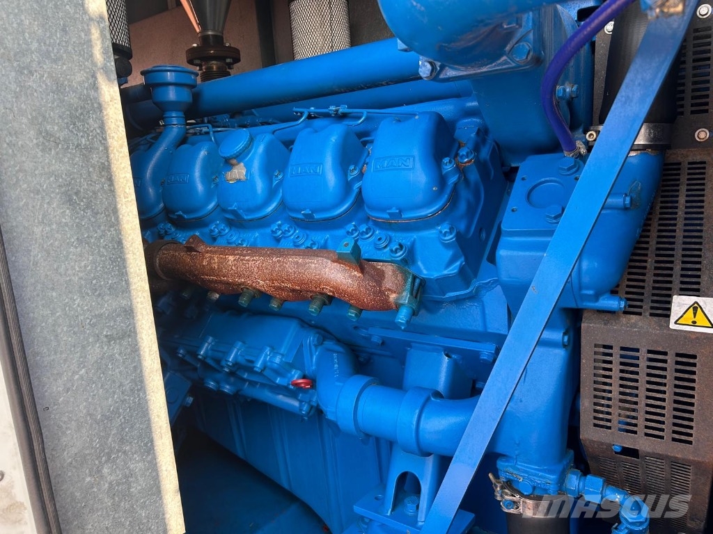 MAN 700 KVA Notstromaggregat 560 KW Generator 12 Dieselgeneratorer