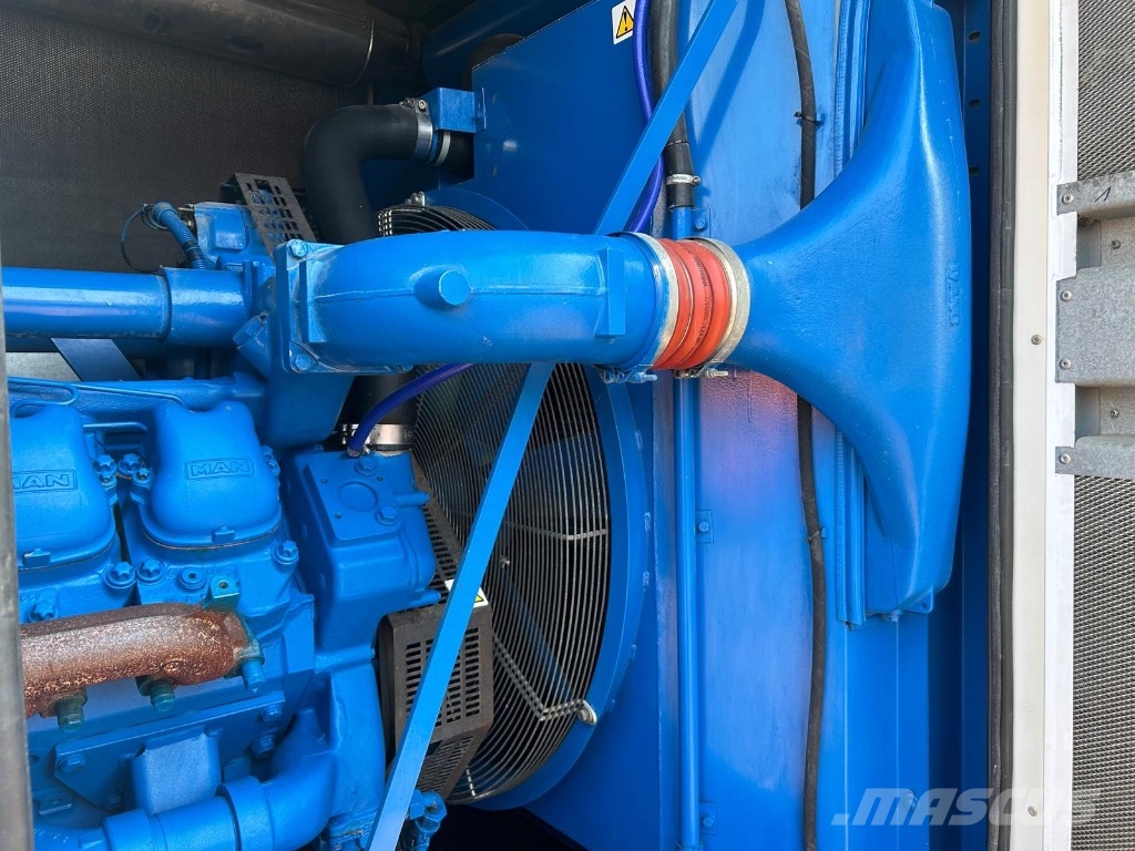 MAN 700 KVA Notstromaggregat 560 KW Generator 12 Dieselgeneratorer