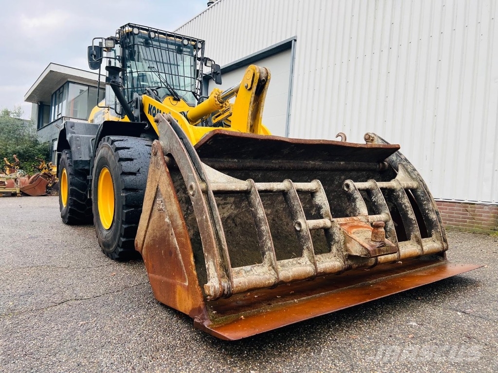 Komatsu WA 320-8 Колесни товарачи