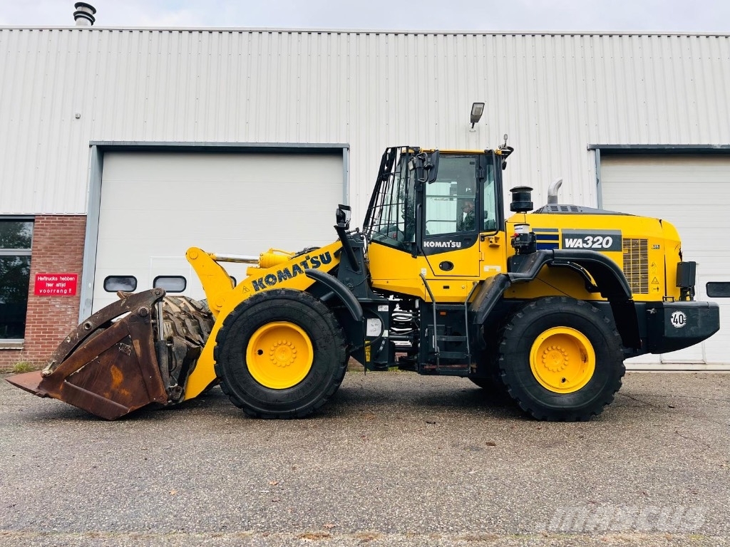 Komatsu WA 320-8 Колесни товарачи