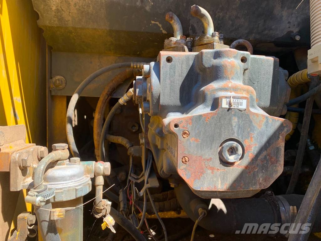 Komatsu PC 240 NLC-7K حفارات زحافة