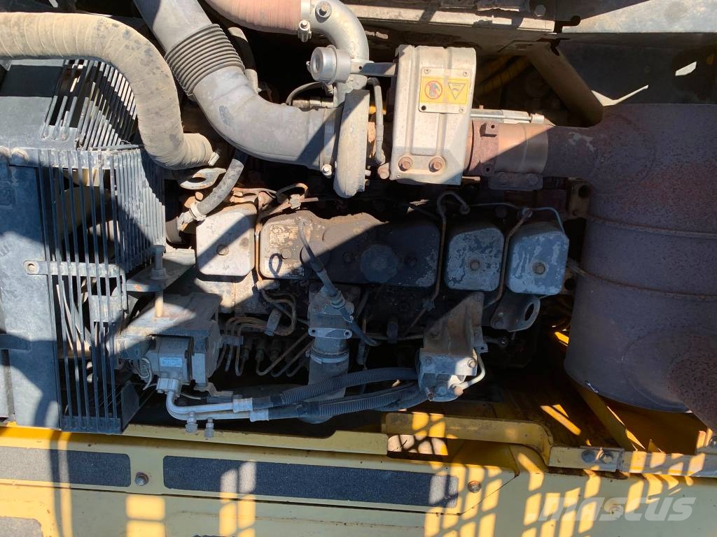 Komatsu PC 240 NLC-7K حفارات زحافة