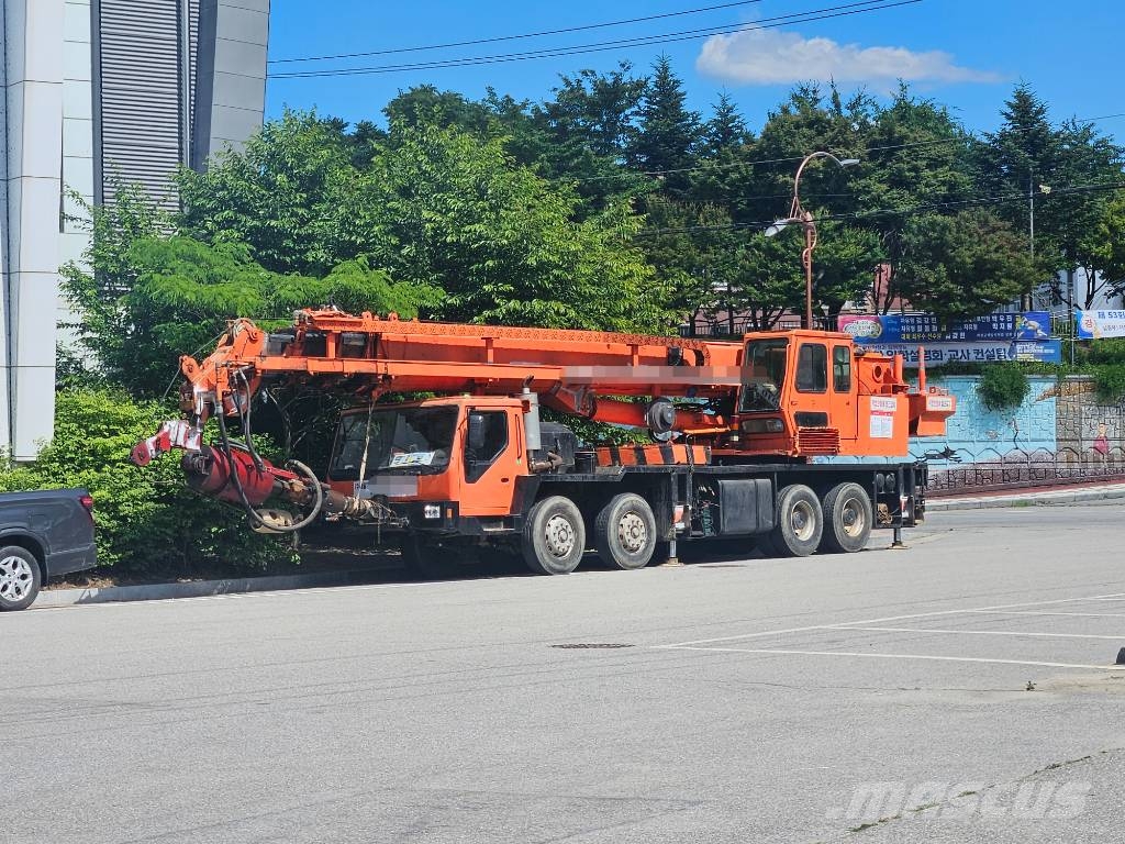 XCMG QY 50 自走式掘削トラック