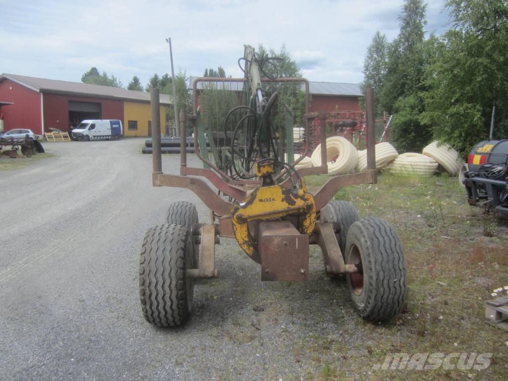 Kronos 2400 + metsävaunu Metsäperävaunut