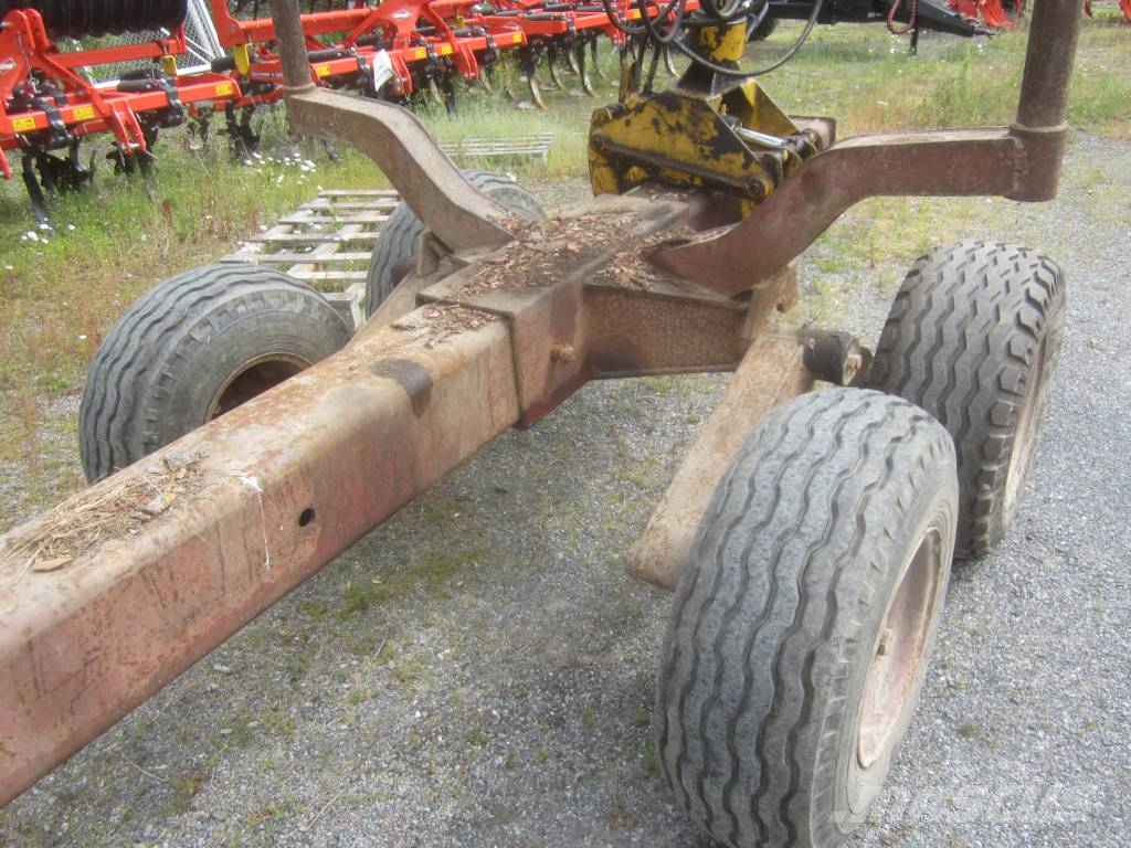 Kronos 2400 + metsävaunu Metsäperävaunut