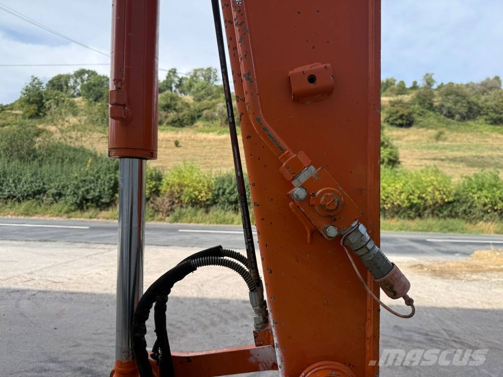 Hitachi ZX85USB-6 中型挖掘机