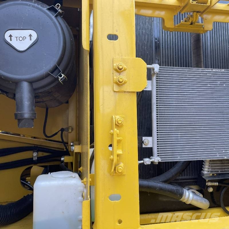 Komatsu PC 200 대형 굴삭기 29톤 이상