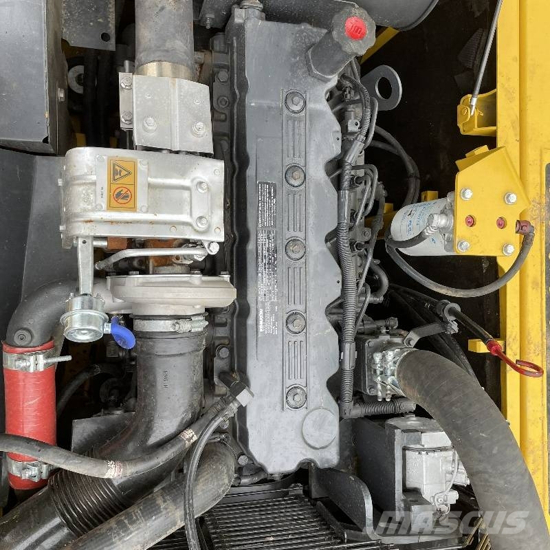 Komatsu PC 200 대형 굴삭기 29톤 이상